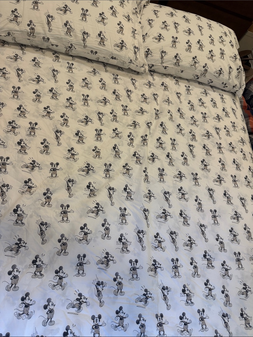 POTTERY BARN Mickey Mouse Print Organic White Cotton Sheet Set (FULL)